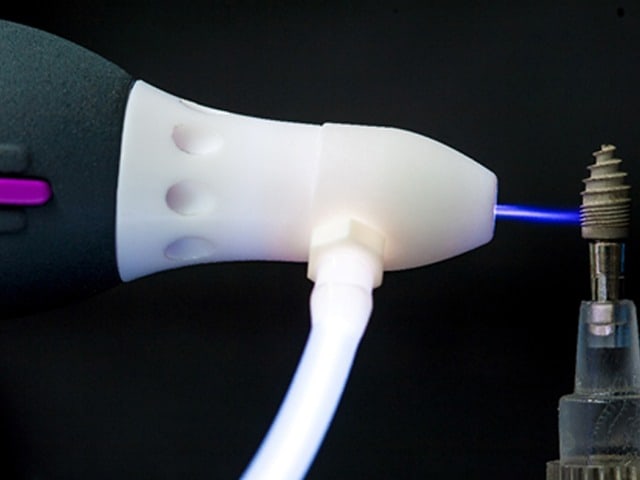 Figure 4: Treatment of a dental implant for wettability and decontamination