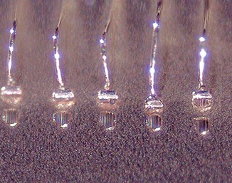 Atmosphärendruckplasma wird beim Drahtbonden als selektive Feinreinigung eingesetzt
