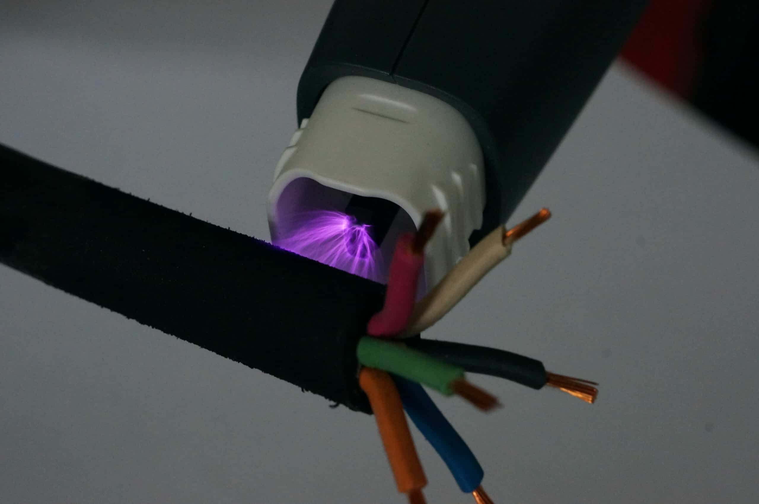 Das Leibniz-Institut für Ostseeforschung Warnemünde hat das Plasma Handgerät piezobrush® PZ3 für die Konfektionierung von Kabeln im Einsatz.