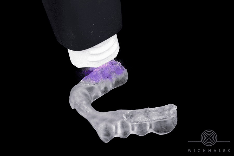 Plasmabehandlung im Dentallabor mit dem piezobrush® PZ3