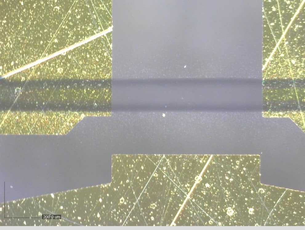 Aerosol Jet printed PEDOT channel in width of 200 µm on treated substrate.