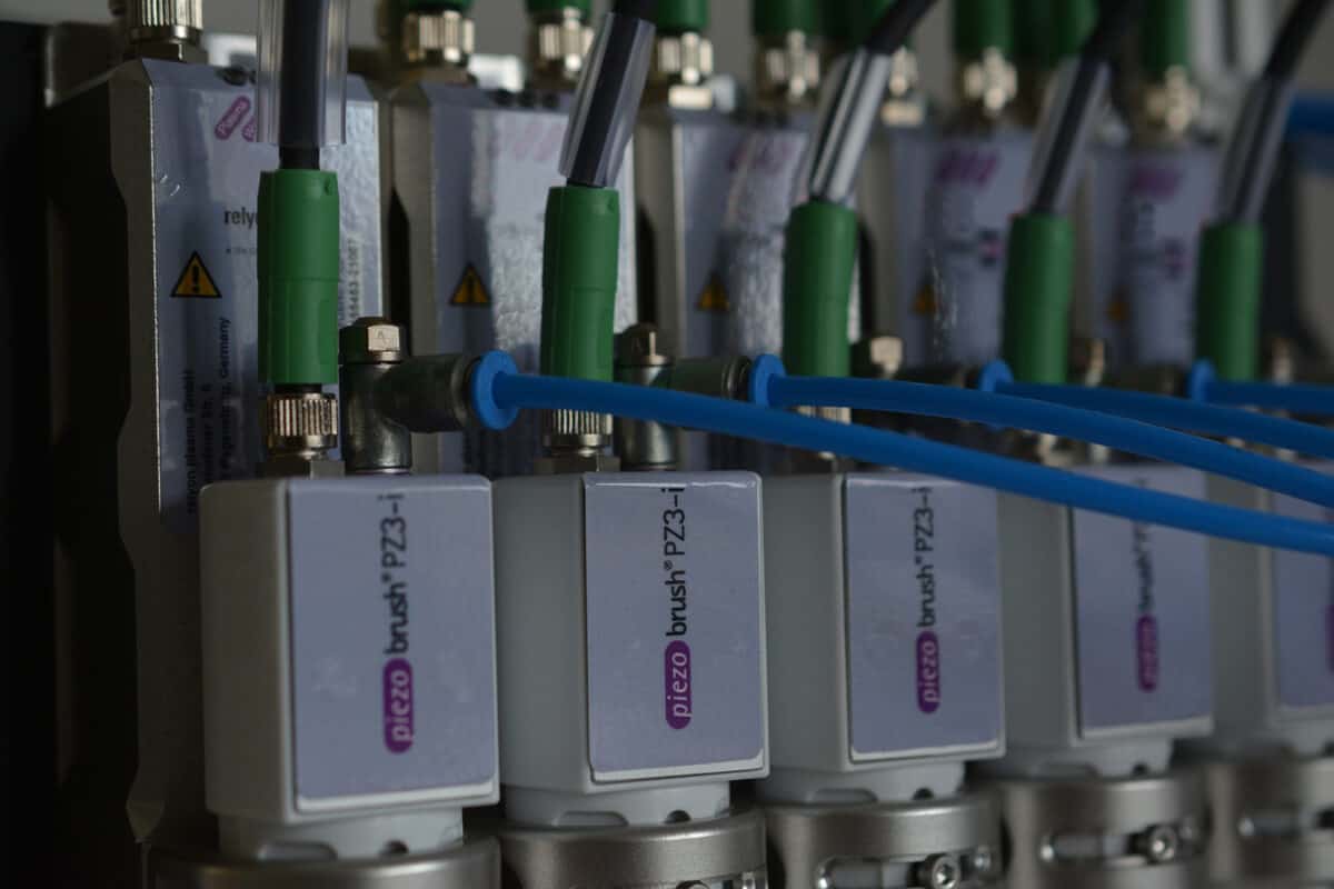 Compact plasma integration piezobrush® PZ3-i