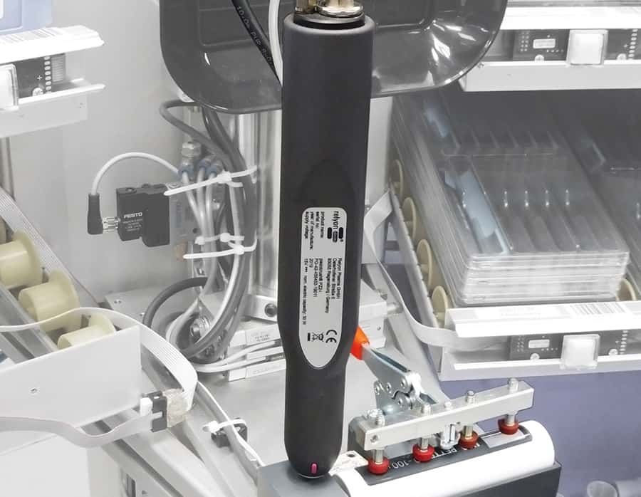 Use of the predecessor model piezobrush® PZ2- i for bonding polypropylen (PP)