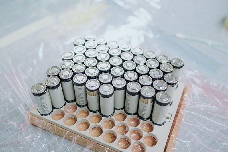 Lithium-Ionen-Zellen-Verklebung mit Zelle