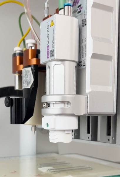 PiezoBrush PZ3-i for cold plasma surface modification of PCL stands